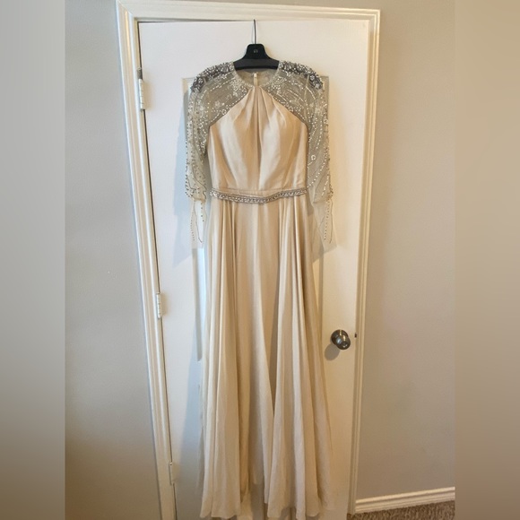 Beautiful bridesmaids dress or a engagement dress - Picture 2 of 7